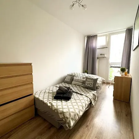 Guest house Lovely Double Bedroom In A Three-room In The Center Of