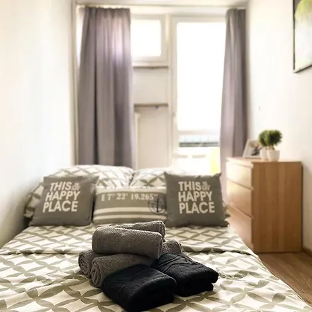 Lovely Double Bedroom In A Three-room In The Center Of وارسو