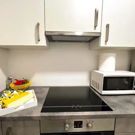 Lovely Double Bedroom In A Three-room In The Center Of